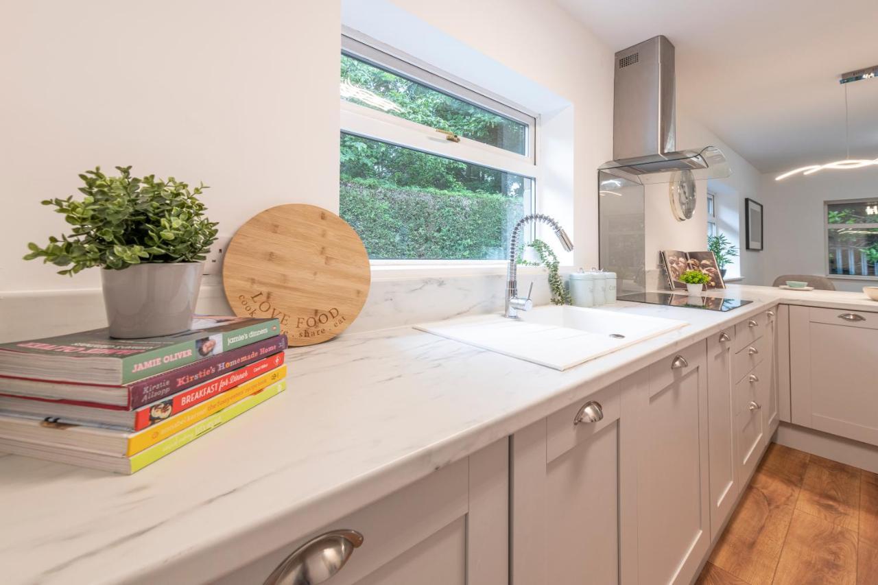 Large 2-Bedroom Bungalow Near Airedale Hospital, Keighley, Convenient Location With Parking Steeton Buitenkant foto