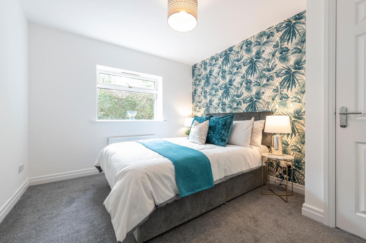 Large 2-Bedroom Bungalow Near Airedale Hospital, Keighley, Convenient Location With Parking Steeton Buitenkant foto