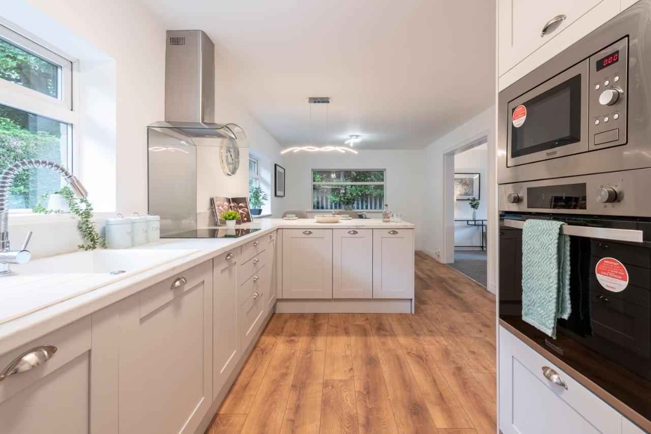 Large 2-Bedroom Bungalow Near Airedale Hospital, Keighley, Convenient Location With Parking Steeton Buitenkant foto