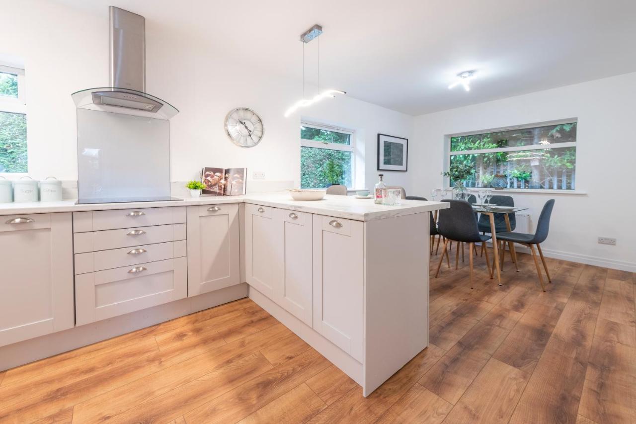 Large 2-Bedroom Bungalow Near Airedale Hospital, Keighley, Convenient Location With Parking Steeton Buitenkant foto